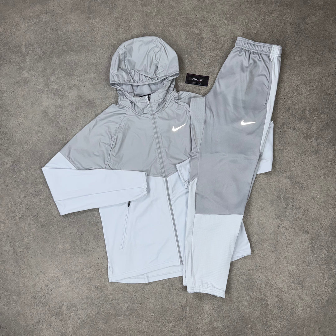 Nike Therma Twin Set – Chalk Grey x Ice